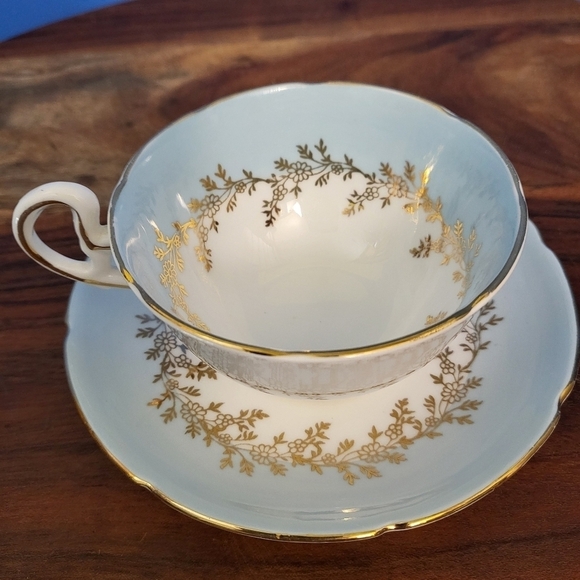 ROYAL GRAFTON Fine Bone China Cup and Saucer Blue White w/ Gold Filagree England - Picture 6 of 16